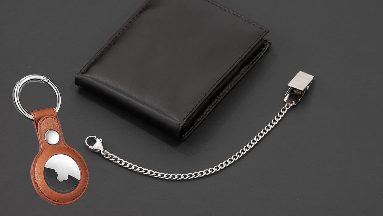 Pocktail next to Airtag holder